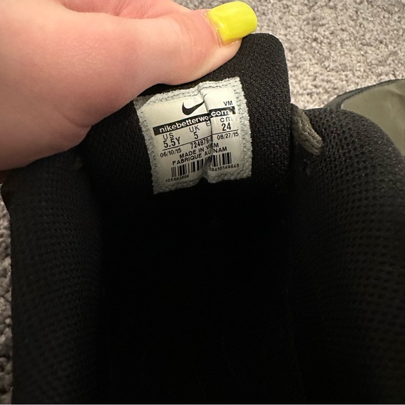 Nike Air Max 90s - Picture 7 of 11